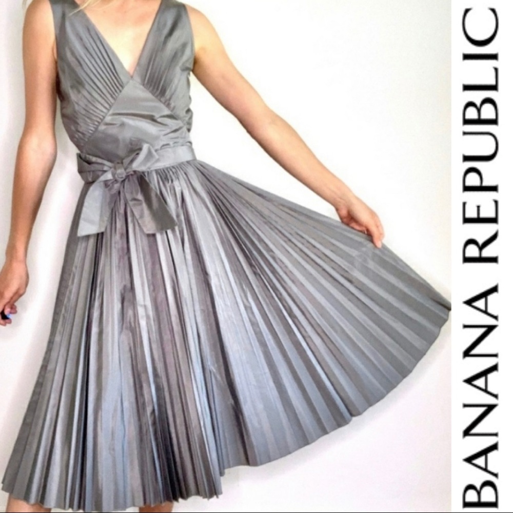 Midi Silk Pleaded Elegant Dress from Banana Republic